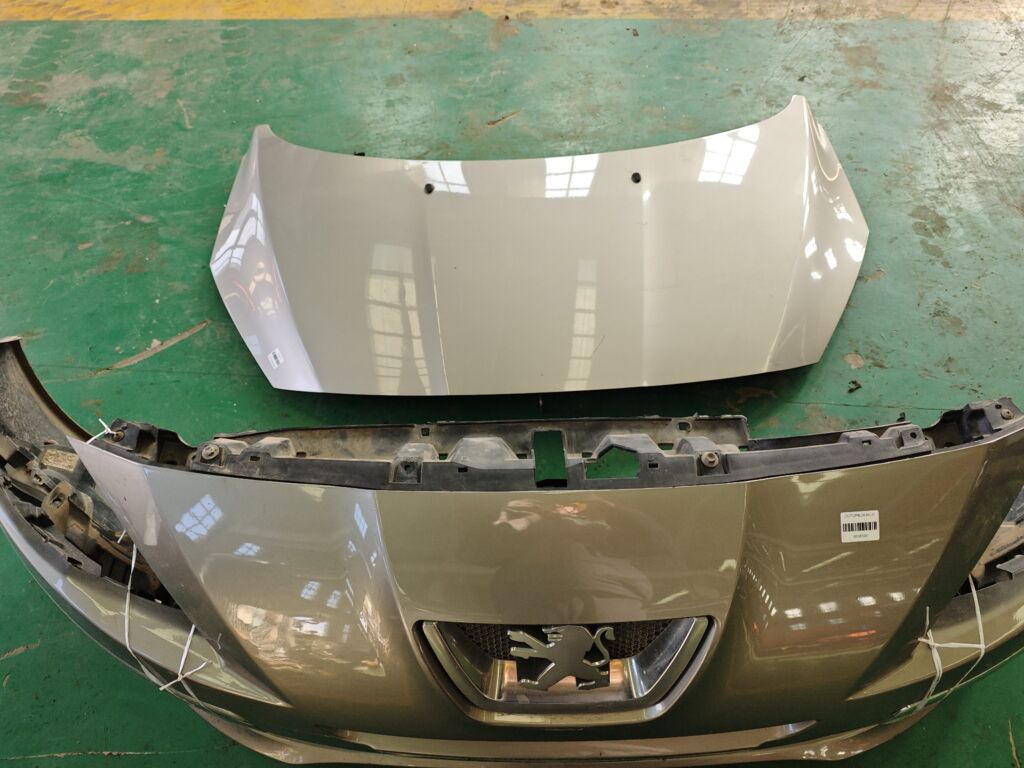 Капот на Peugeot 408 Фото 2