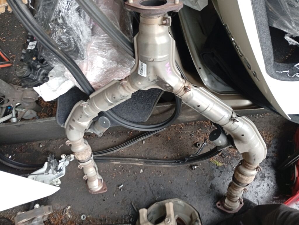 Глушитель на Nissan Skyline PV36 VQ35HR, Переднее расположение