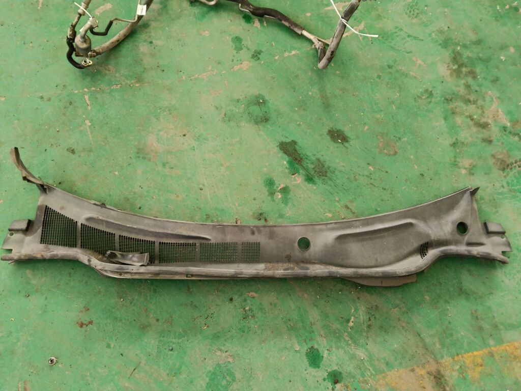 Решетка под лобовое стекло на Toyota Camry ACV40 55781-06130  55708-06130