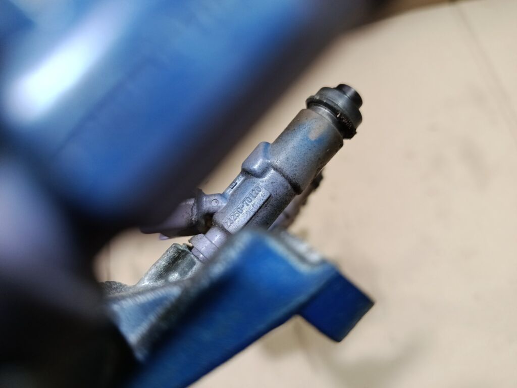 Форсунка инжекторная 23250-70120, 23209-70120 на Toyota Mark Ii GX100 1G-FE Фото 3