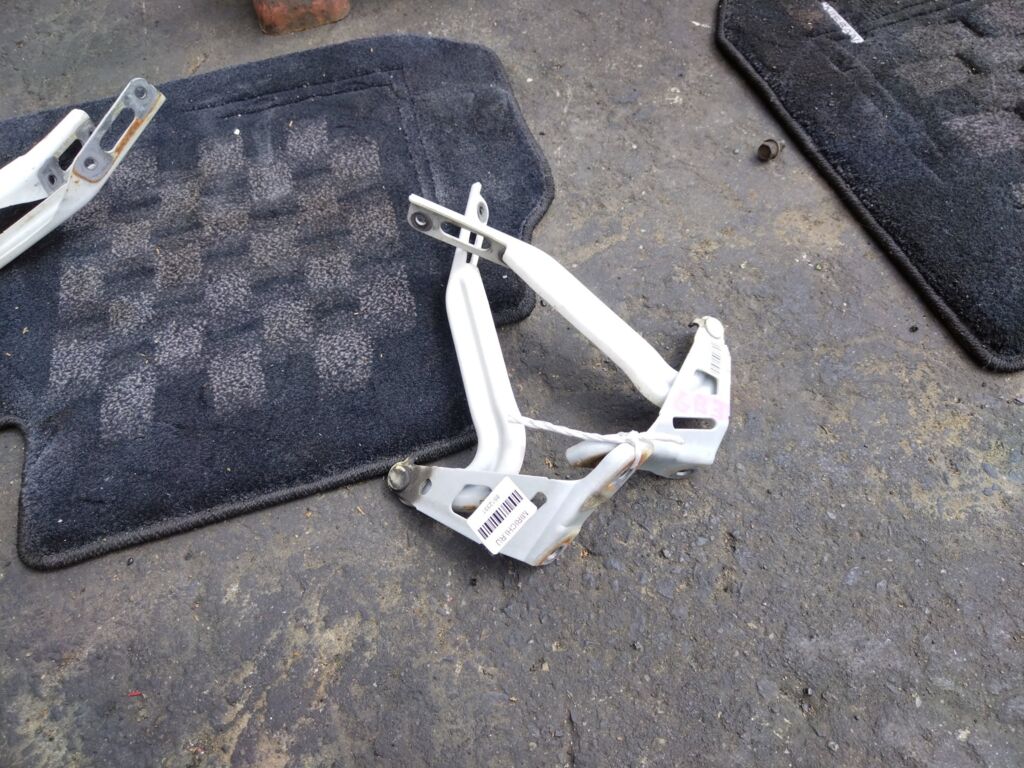 Крепление капота на Honda Freed GB3 Фото 2