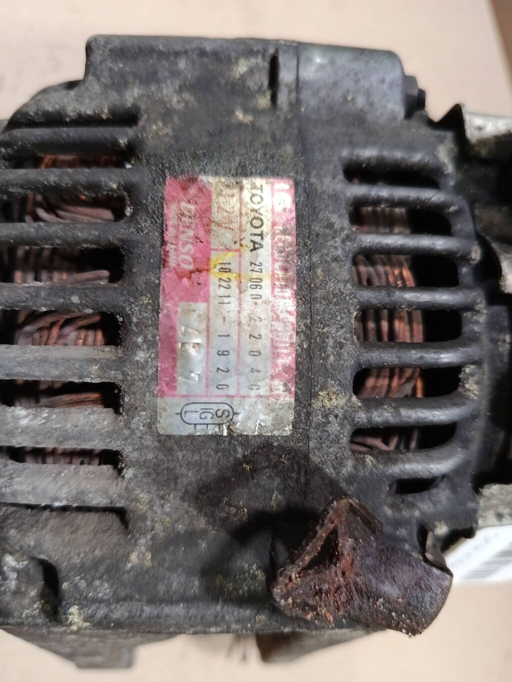 Генератор 27060-22040 DENSO 27060-22040,27060-22040, 27060-22130 на Toyota Vista ZZV50 1ZZ-FE Фото 3