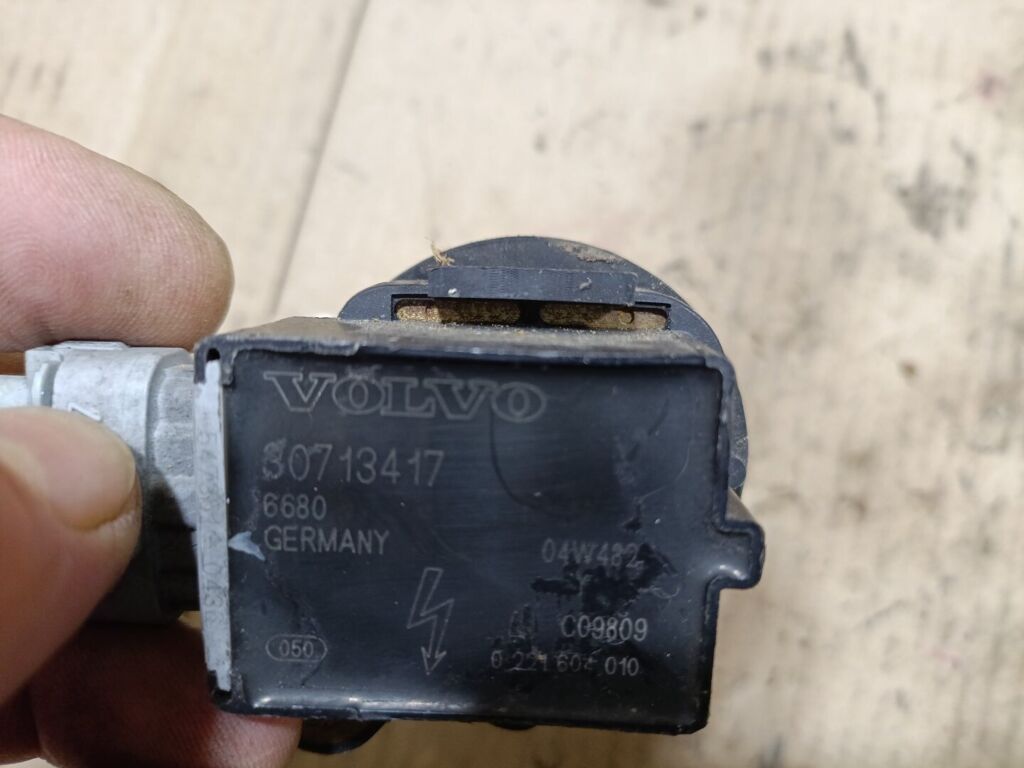 Катушка зажигания 30713417 на Volvo S40 MS B5244S5 Фото 4
