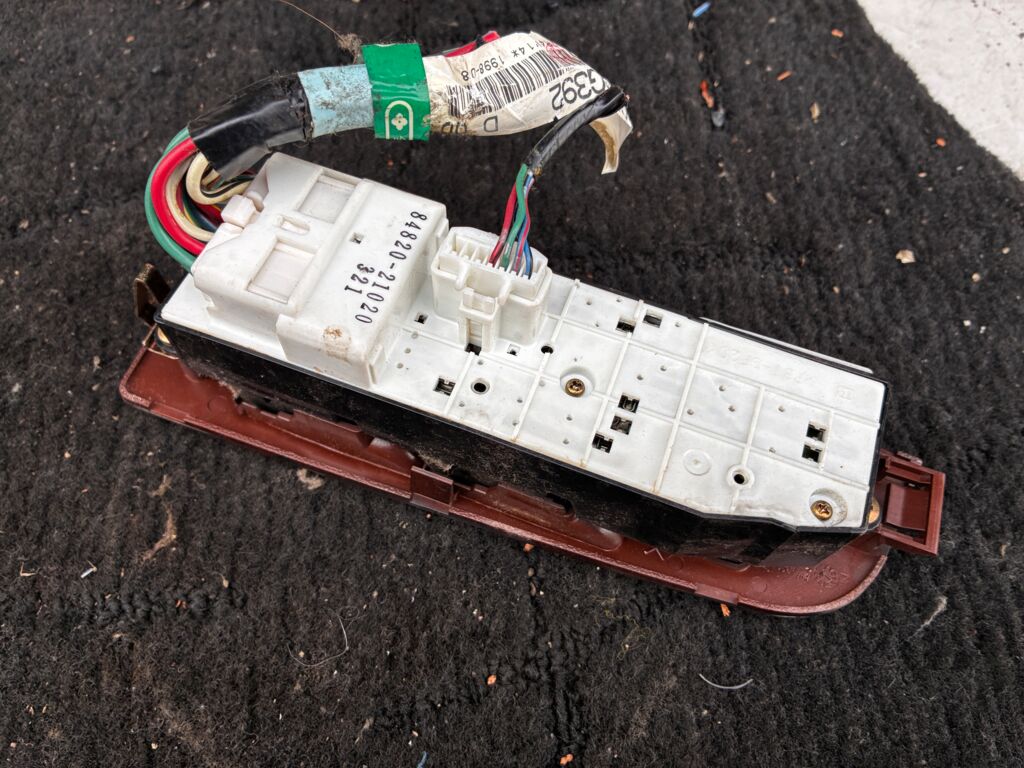 Блок упр-я стеклоподъемниками 84820-21020 на Toyota Corona Premio AT211 Фото 3 Блок упр-я стеклоподъемниками 84820-21020 на Toyota Corona Premio AT211 Фото 3