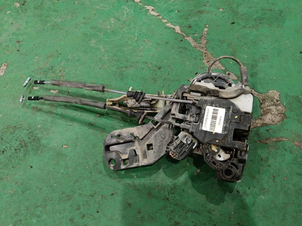 Замок двери на Hyundai Elantra MD 81320-3X010, Переднее Правое расположение