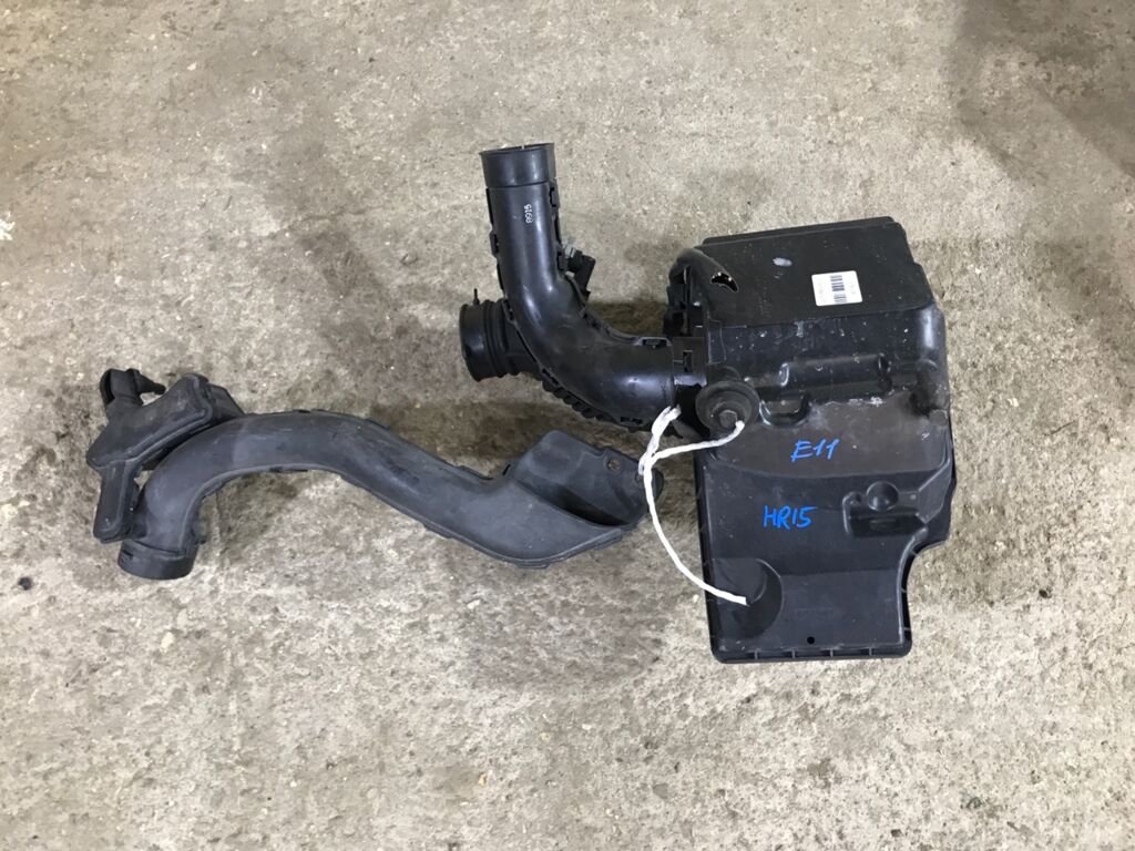 Корпус воздушного фильтра на Nissan Note E11 HR15DE 16528ED000