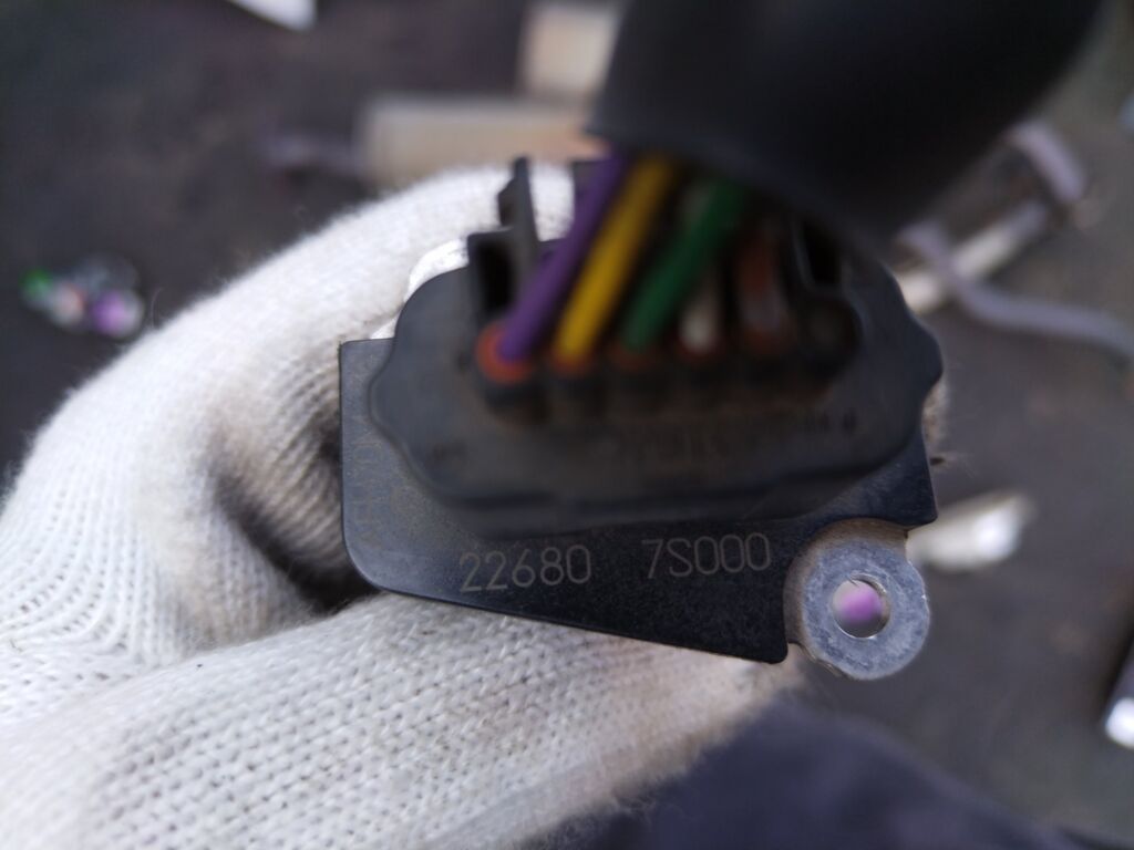 Датчик расхода воздуха на Nissan Note E11 HR15DE 22680-7S000