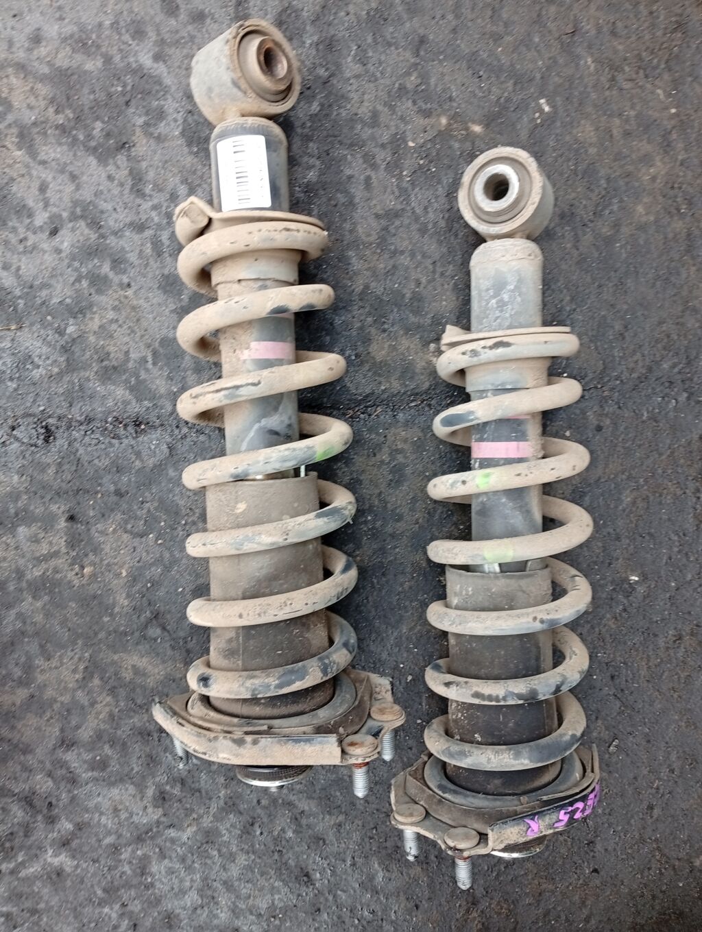 Стойка амортизатора на Toyota Wish ZGE25G 2ZR-FAE Фото 3