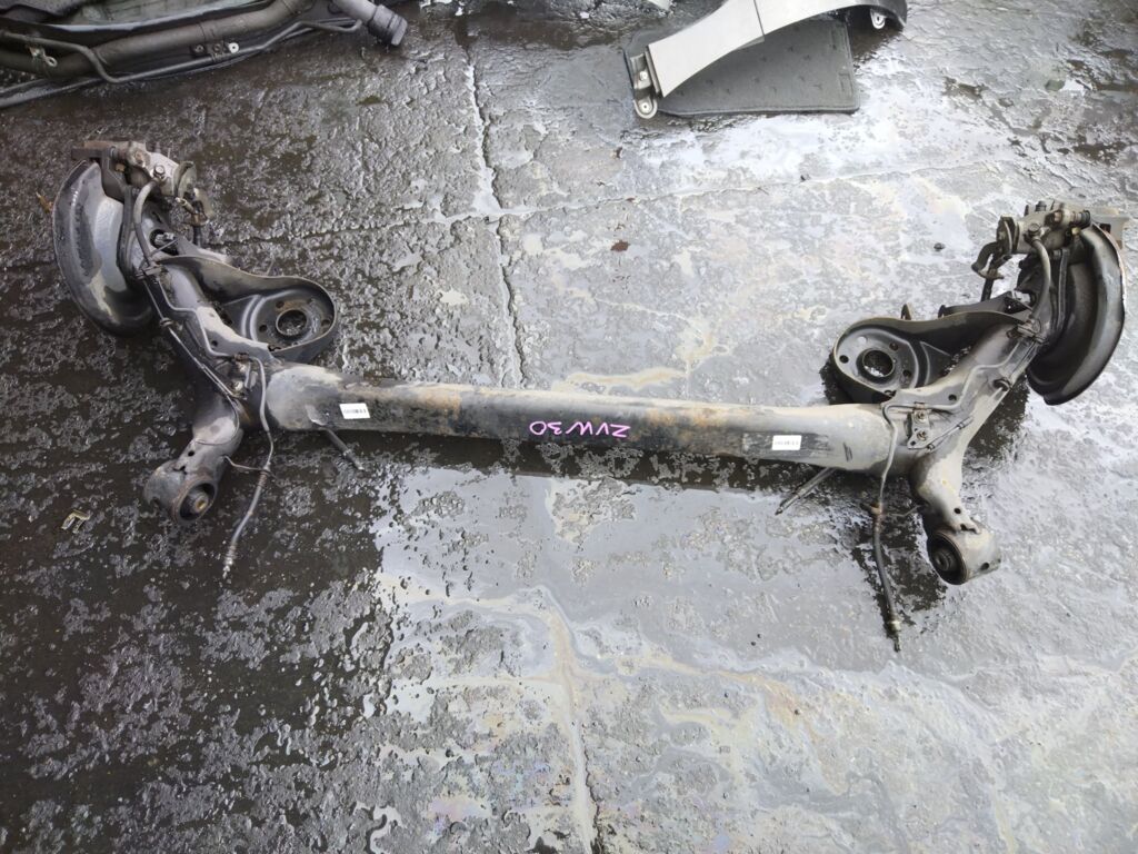 Балка подвески на Toyota Prius ZVW30 2ZR-FXE, Заднее расположение