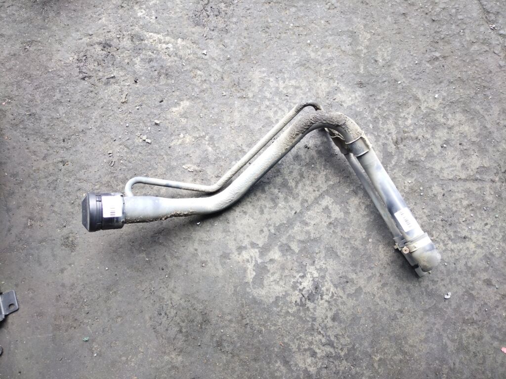 Заливная горловина топливного бака на Toyota Funcargo NCP21 1NZ-FE 77201-52050