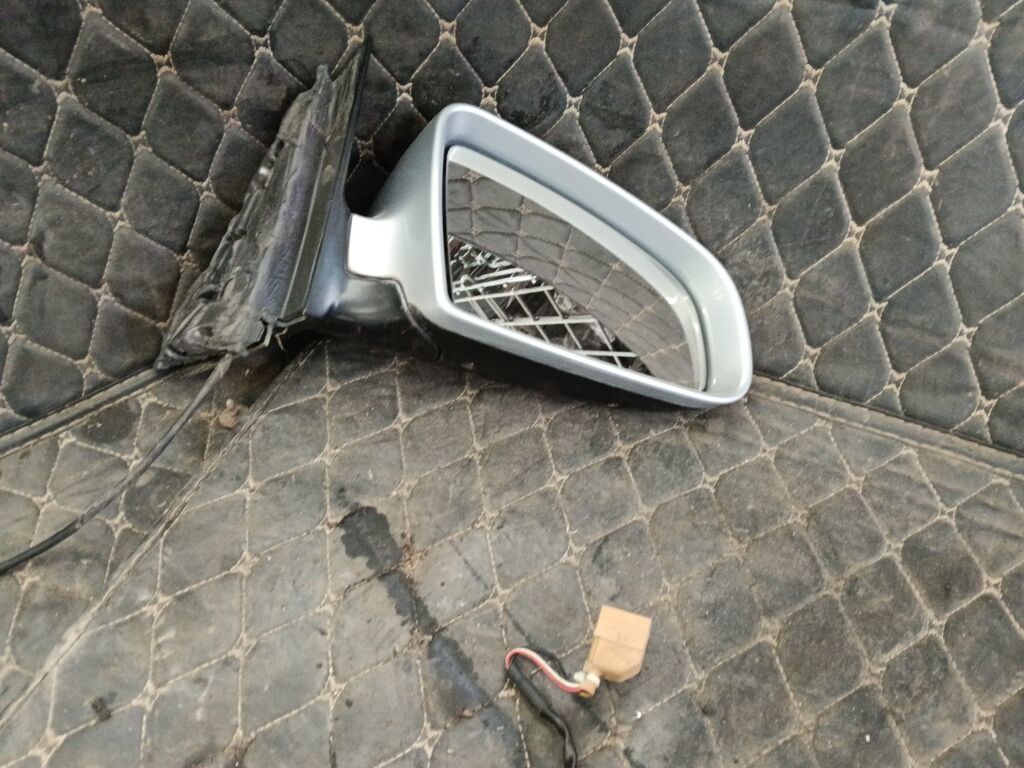 Зеркало двери боковой на Audi A4 8E, Правое расположение