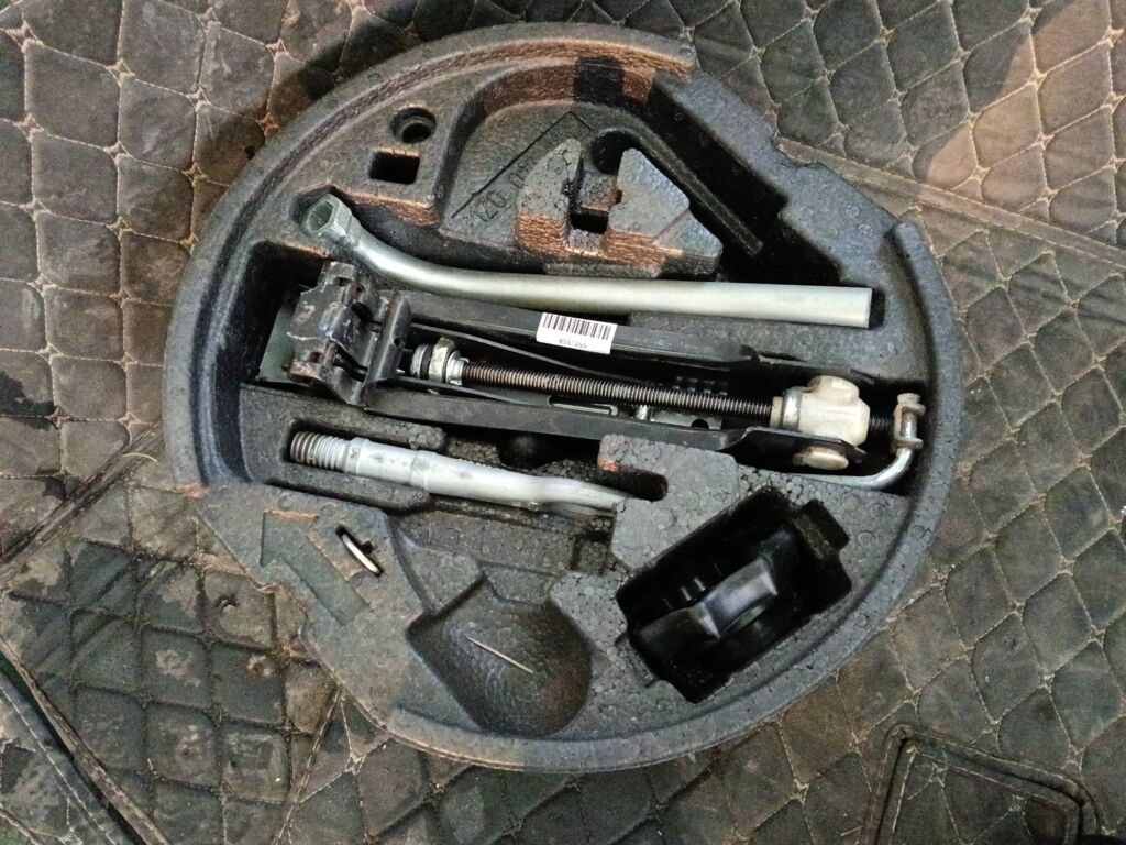 Домкрат на Skoda Octavia 1Z 1KD011031A  1Z0012115  1T0805615