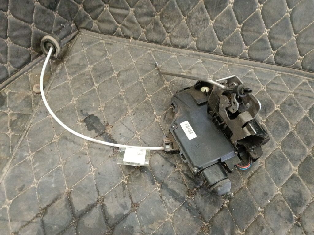 Замок двери 4B1837015G на Audi A4 8E Фото 2