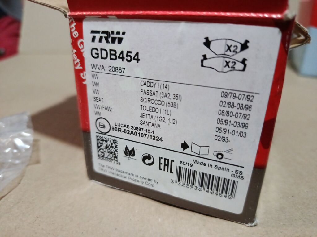 Тормозные колодки на Volkswagen Passat 3A2 TRW GDB454, Переднее расположение