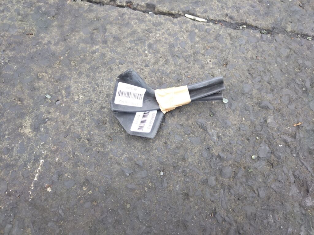 Решетка под лобовое стекло на Nissan Tiida C11 66895-ED03B  66894-ED03B