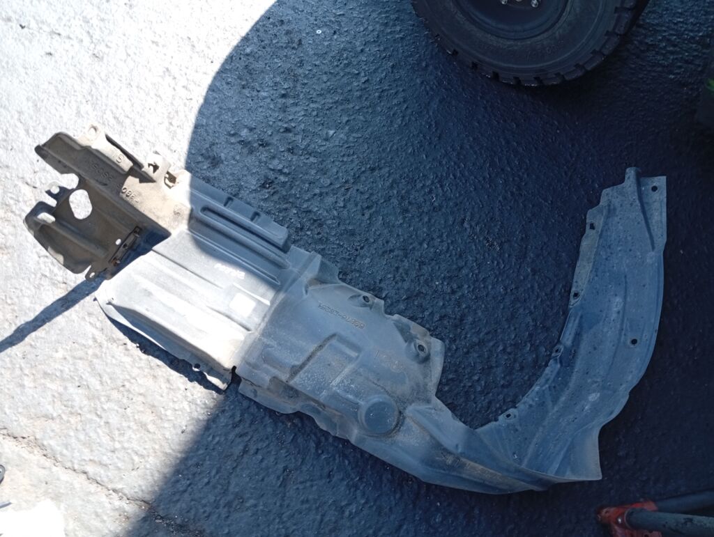 Подкрылок на Toyota Voxy ZRR70G 53876-28251, Переднее Левое расположение