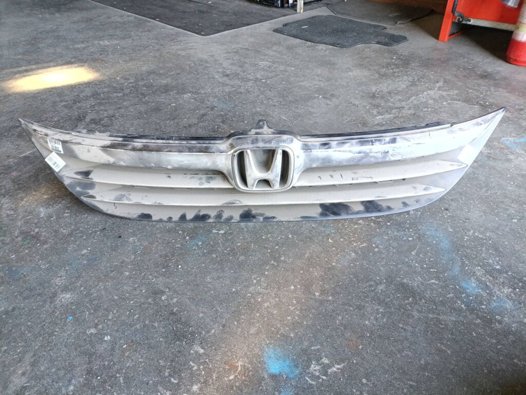 Решетка радиатора на Honda Stepwgn RG1