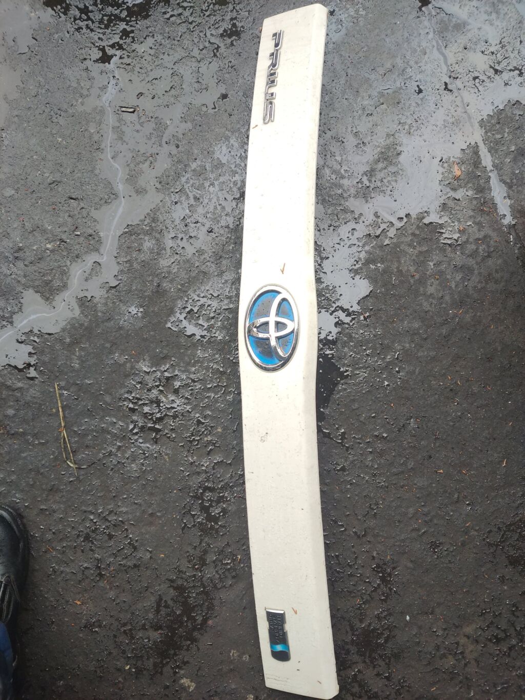 Планка задняя на Toyota Prius ZVW30 76811-47070/30