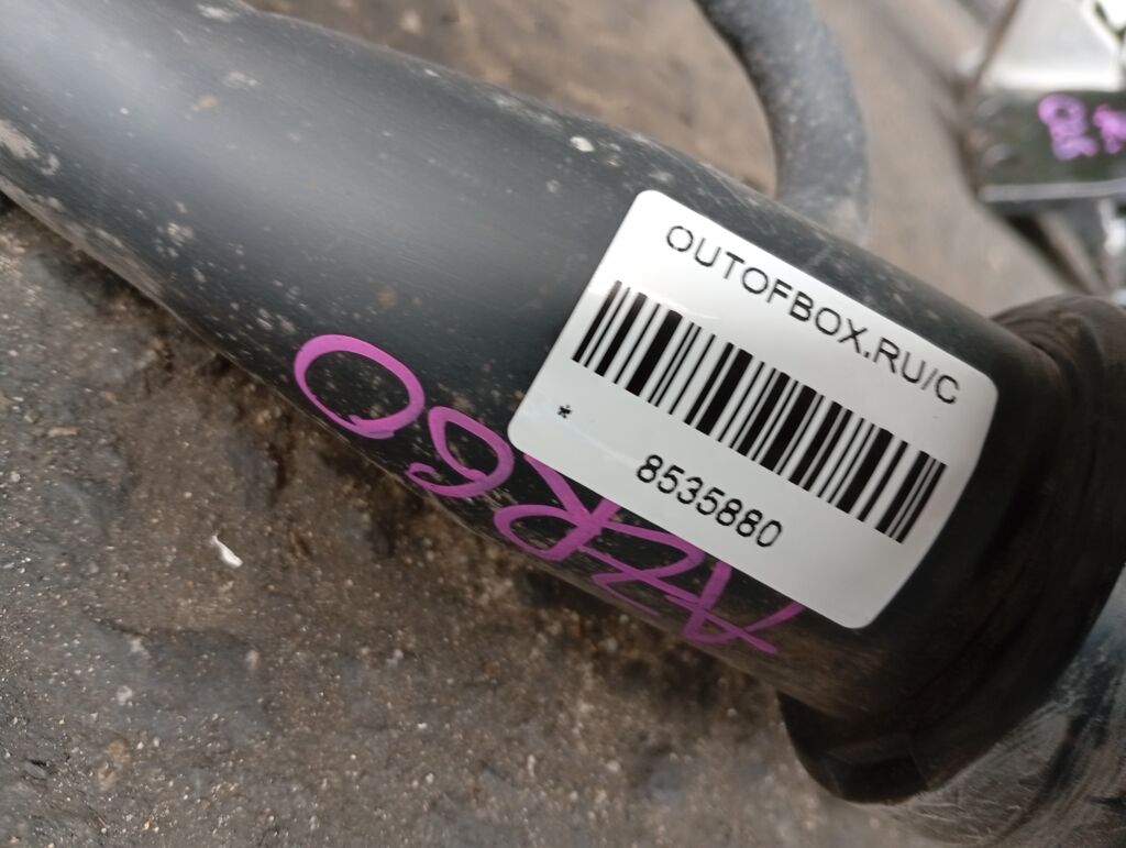 Заливная горловина топливного бака на Toyota Noah AZR60G 1AZ-FSE 77201-28240  77201-28290