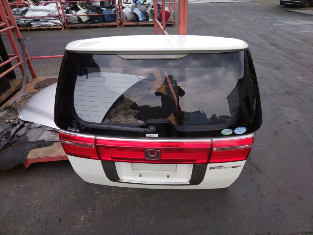 Дверь задняя на Honda Elysion RR1 D046B