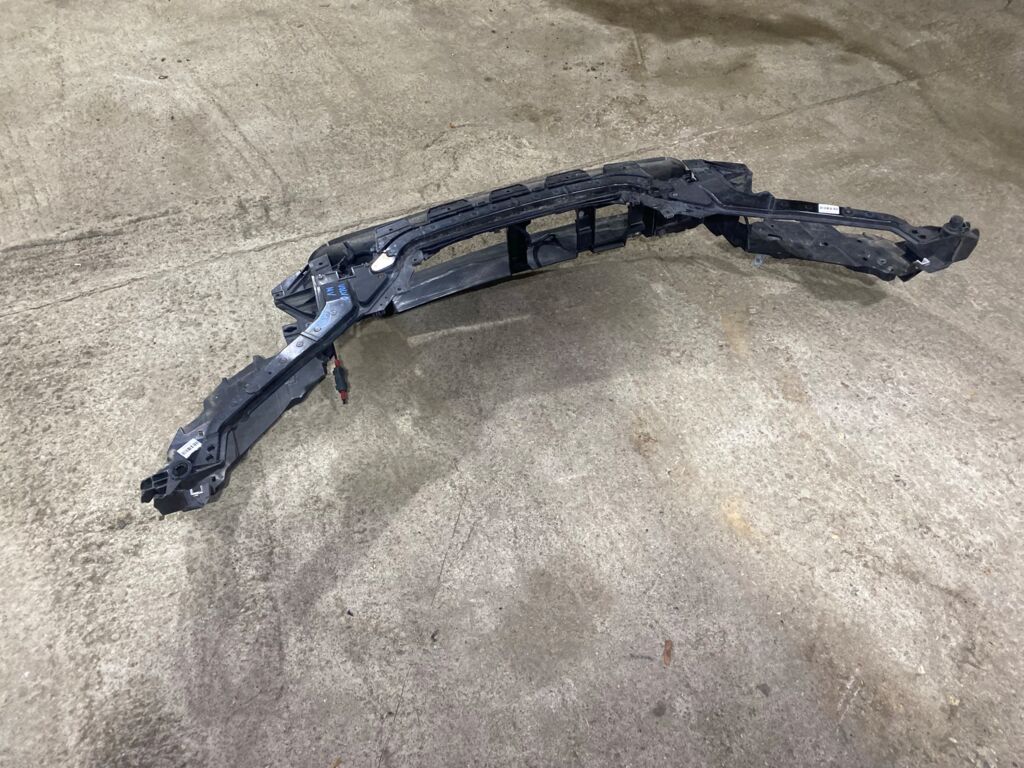 Планка телевизора на Volvo V40 MV Фото 3