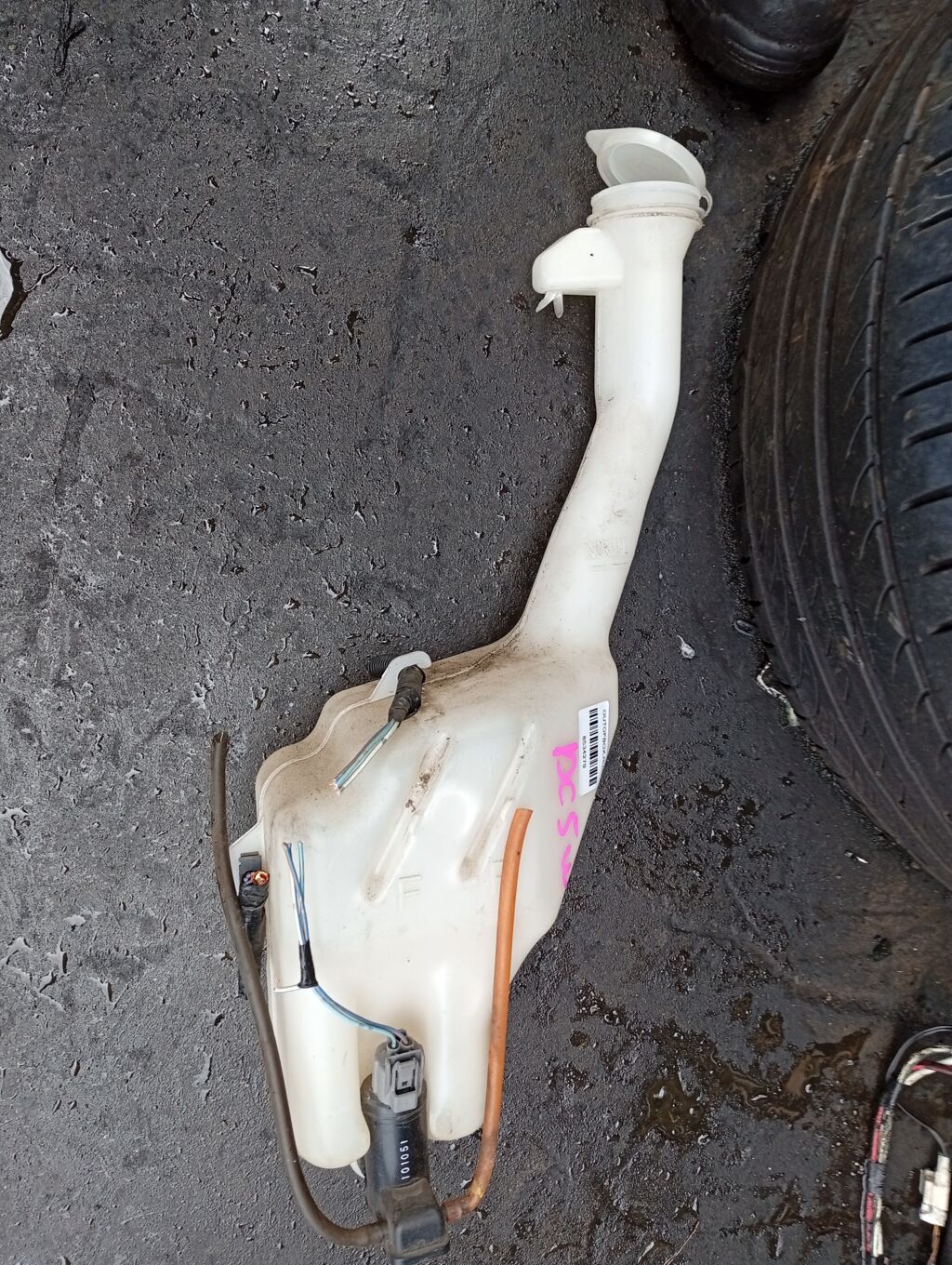Бачок омывателя на Mazda Verisa DC5W D35067481B