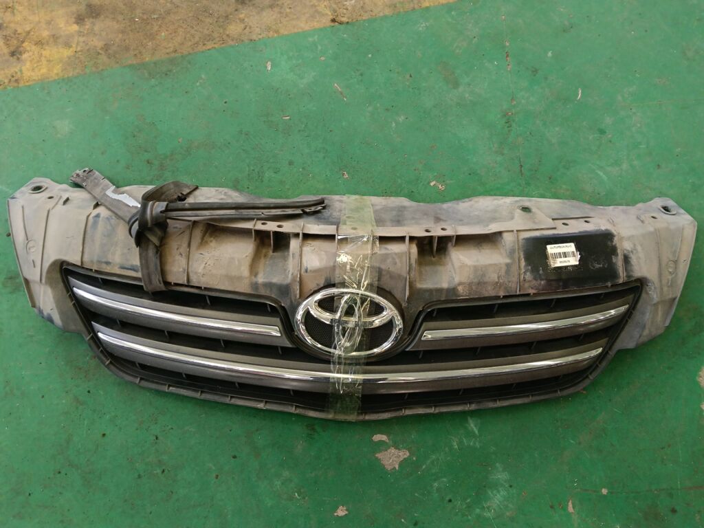 Решетка радиатора на Toyota Corolla ZRE151L 53114-12100