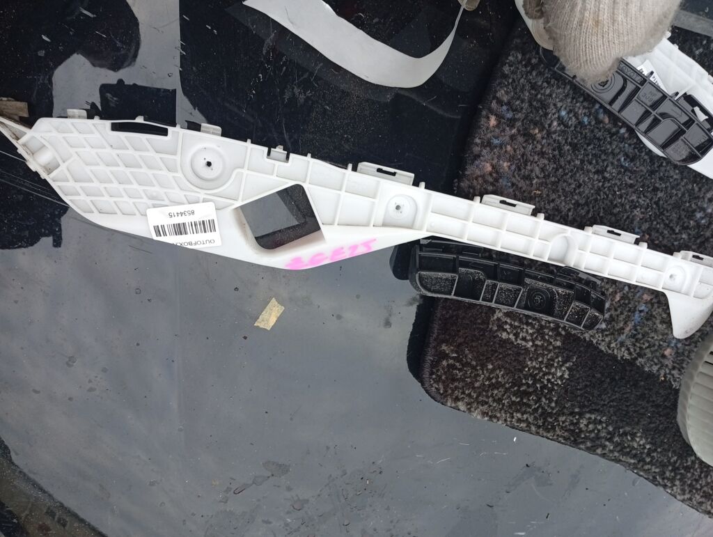 Крепление бампера на Toyota Wish ZGE25G 52156-68030  52576-68020, Заднее Левое расположение
