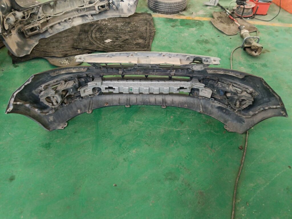 Бампер на Kia Sportage SL 86361-4T000  86512-4T000, Переднее расположение