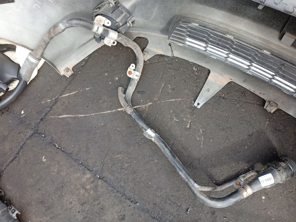 Заливная горловина топливного бака на Toyota Isis ANM10G 1AZ-FSE 77201-44191