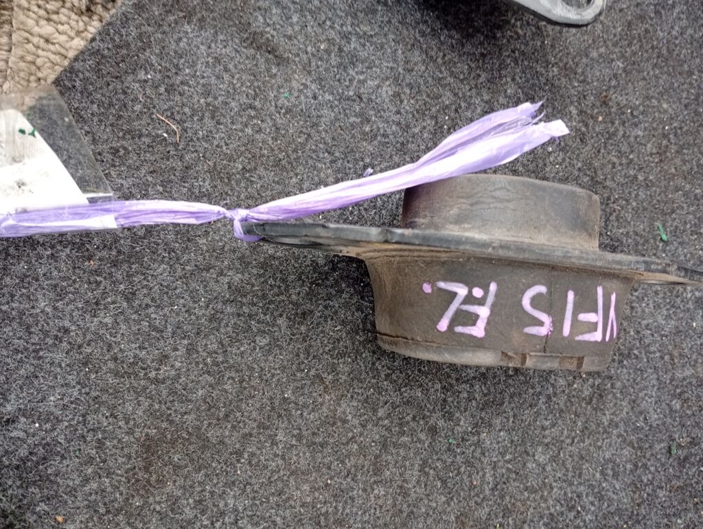 Подушка двигателя 11220-3DA0A на Nissan Juke YF15 HR15DE Фото 2