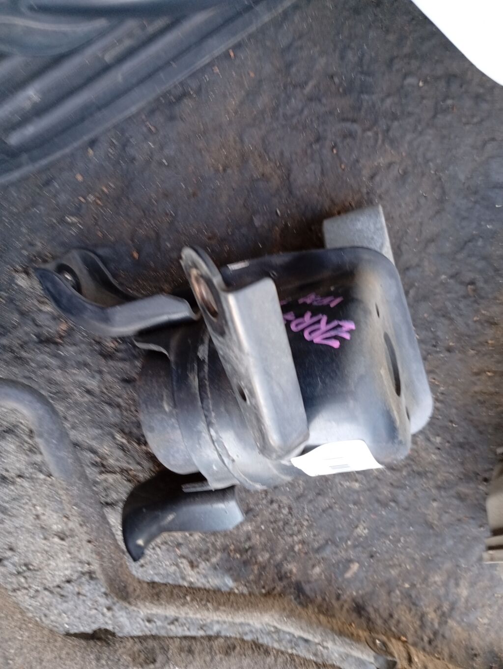 Подушка двигателя на Toyota Voxy ZRR70G 3ZR-FAE 12305-37050, Переднее Правое расположение