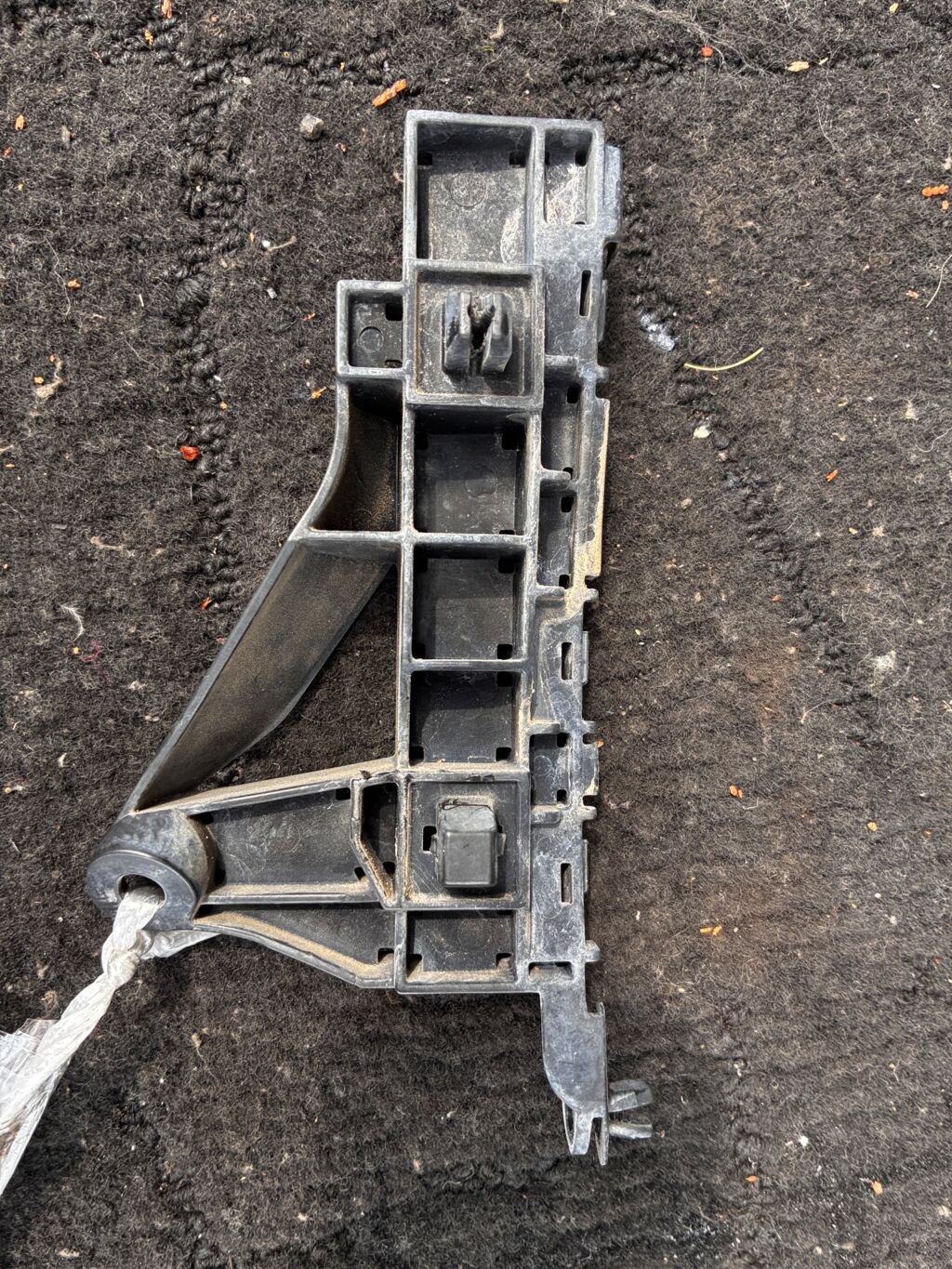 Крепление бампера на Honda Fit GE6, Переднее Правое расположение