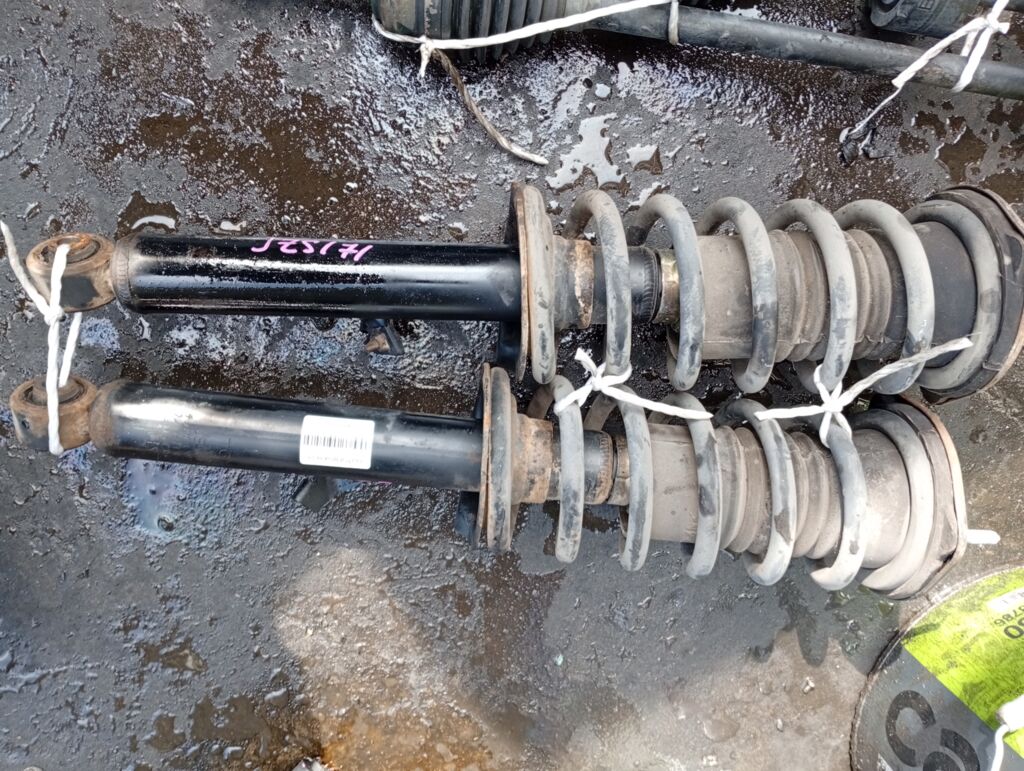 Стойка амортизатора на Toyota Crown JZS171 1JZ-FSE, Переднее расположение