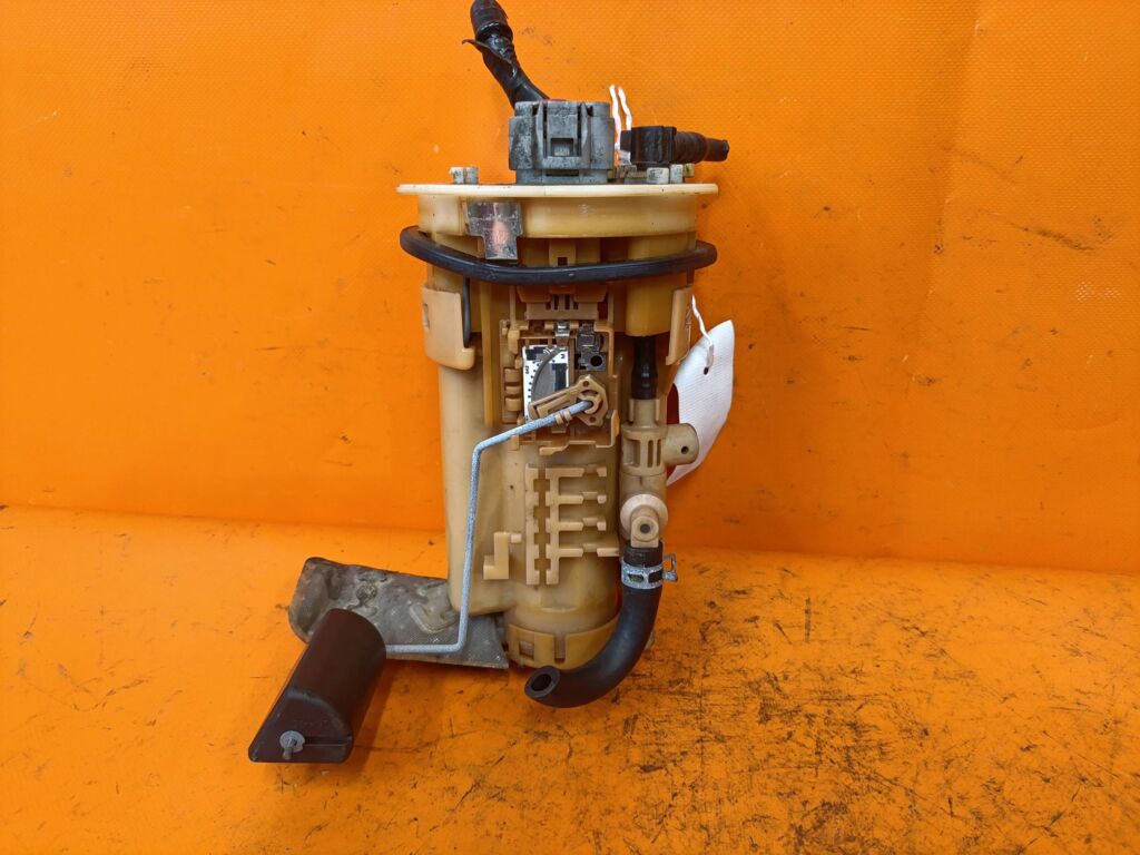 Бензонасос на Toyota Isis ANM10G 1AZ-FSE