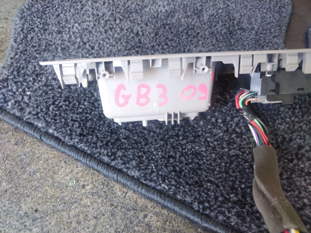 Блок упр-я стеклоподъемниками на Honda Freed GB3 Фото 3
