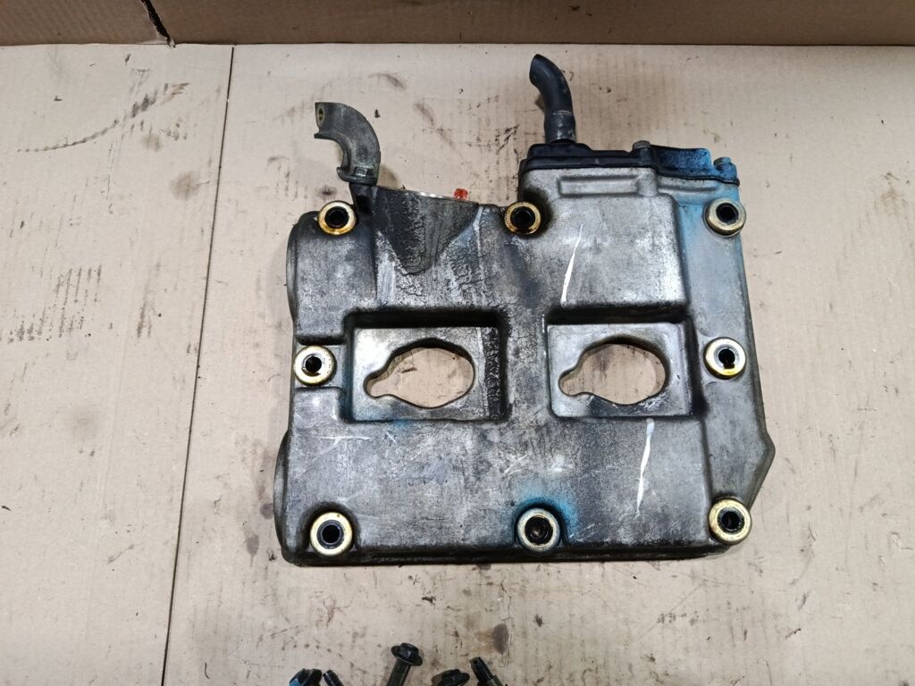 Клапанная крышка на Subaru Legacy Wagon BH5 EJ206 Фото 4