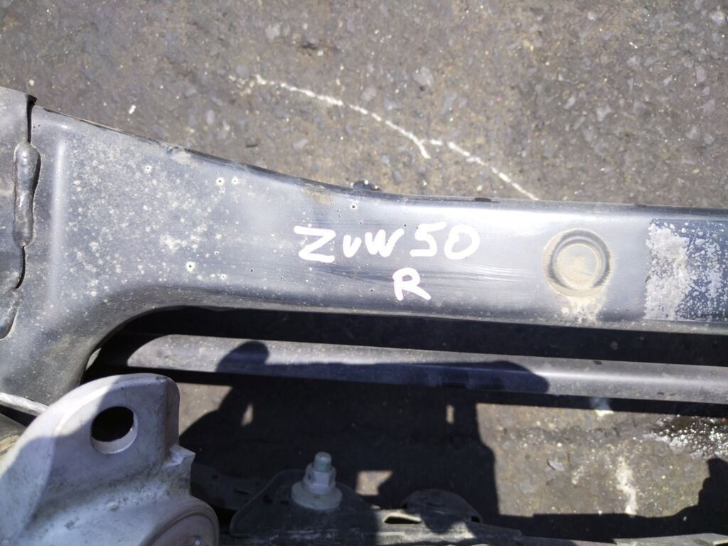 Балка подвески на Toyota Prius ZVW50 2ZR-FXE Фото 2