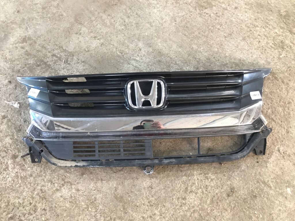 Решетка радиатора на Honda N-Wgn JH1 71125-T6G-J010-M1