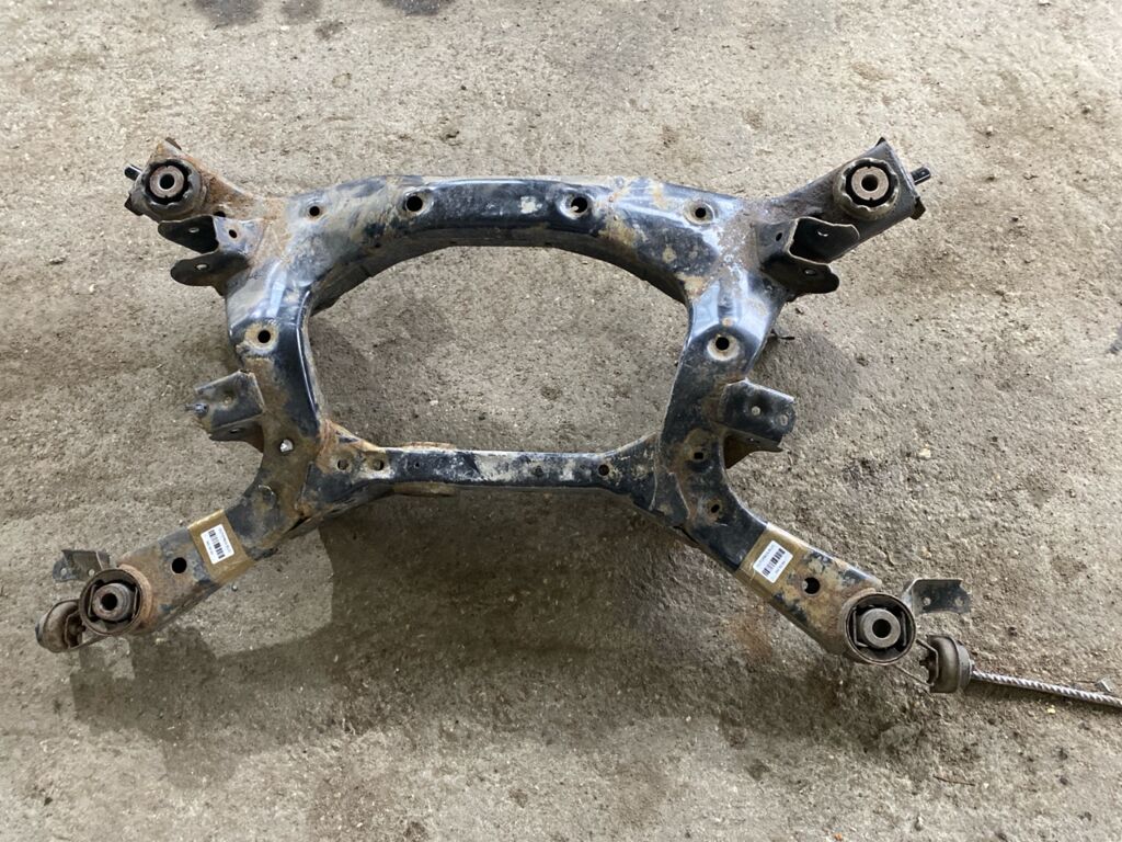 Балка подвески на Nissan Skyline NV36 VQ25HR, Заднее расположение