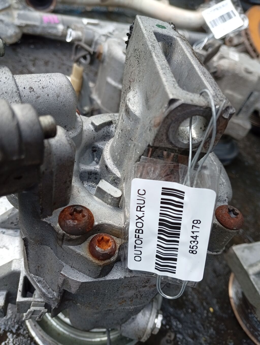 Компрессор кондиционера на Nissan Tiida C11 HR15DE 92600-ED00A