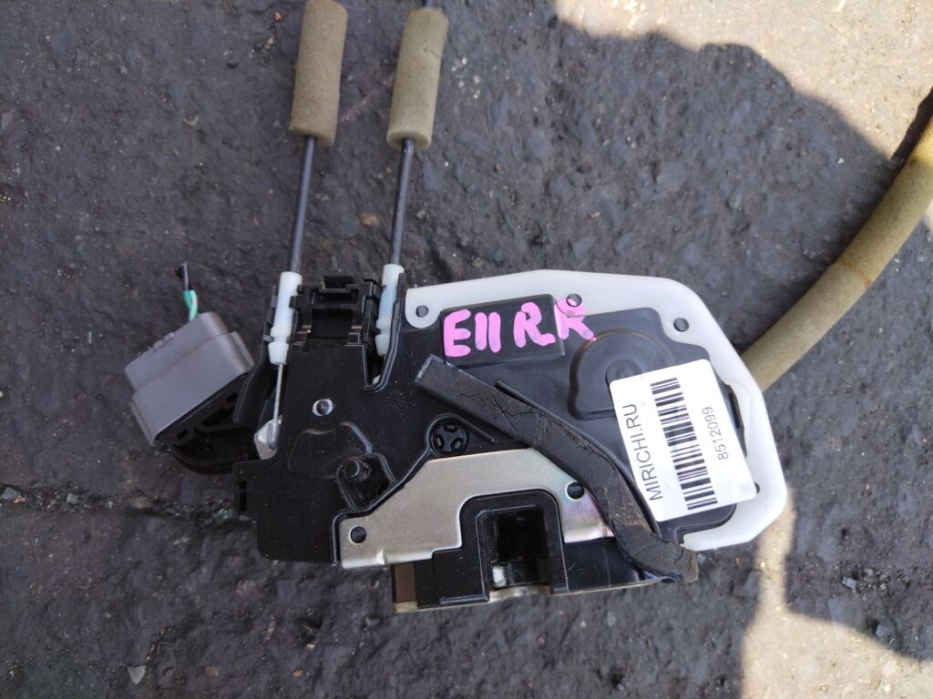 Замок двери на Nissan Note E11, Заднее Правое расположение