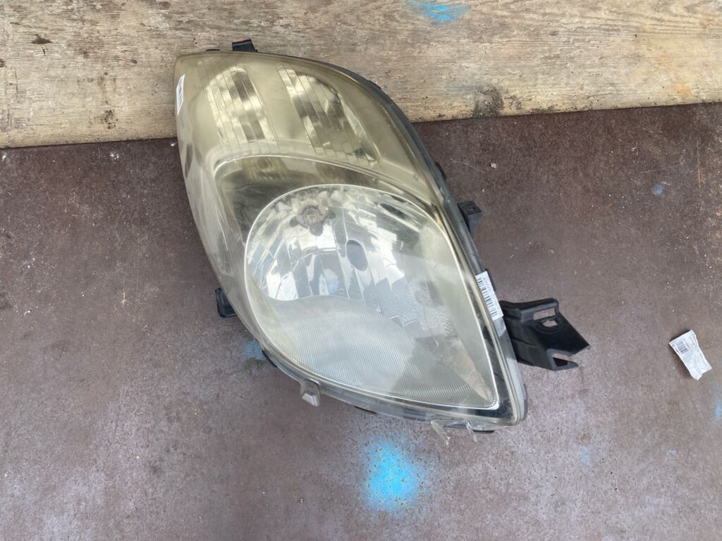 Фара на Toyota Vitz NCP91 52-169, Правое расположение