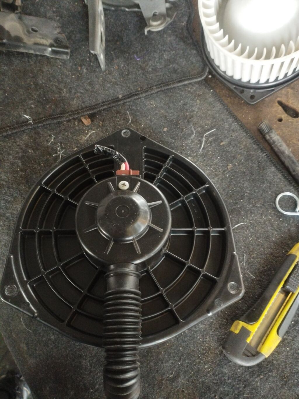 Мотор печки на Honda Stepwgn RK1