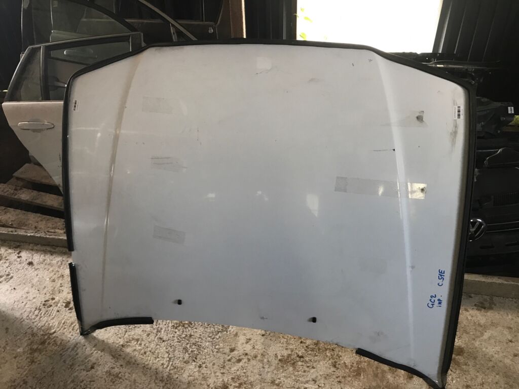 Капот на Subaru Impreza GC2