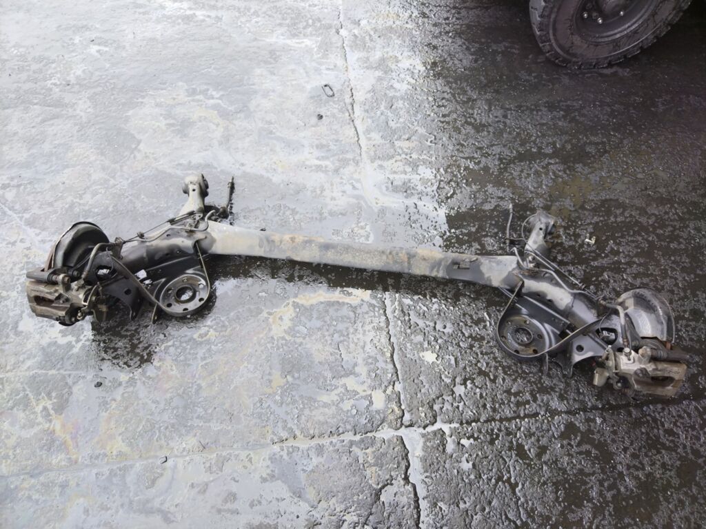 Балка подвески на Toyota Prius ZVW30 2ZR-FXE Фото 2