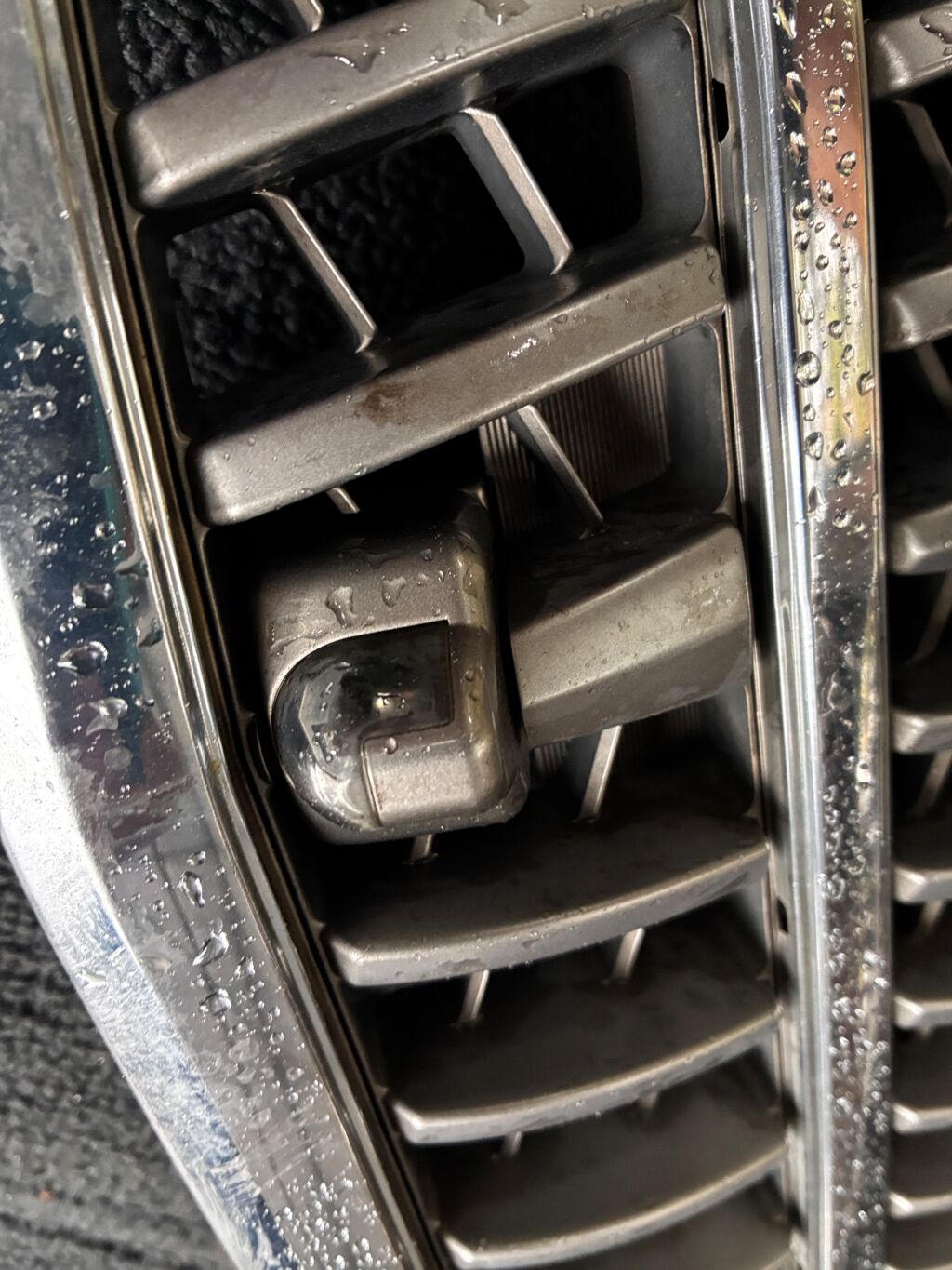 Решетка радиатора 53101-58010 на Toyota Alphard MNH10W Фото 3