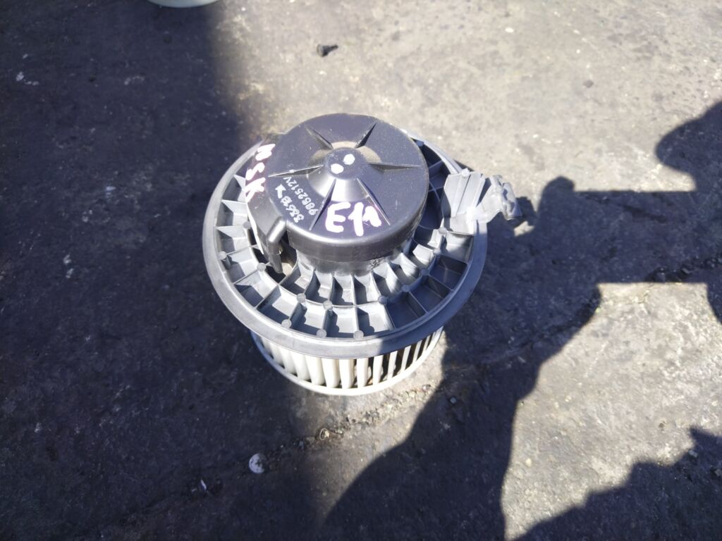 Мотор печки на Nissan Note E11