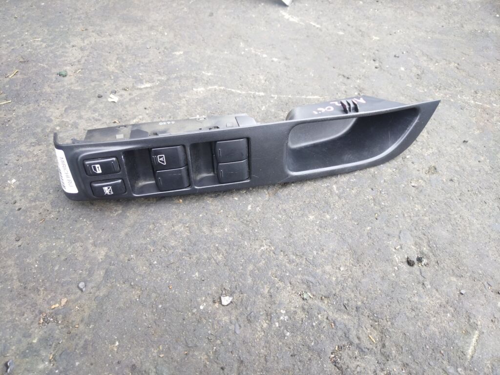 Блок упр-я стеклоподъемниками на Nissan March AK12, Переднее Правое расположение