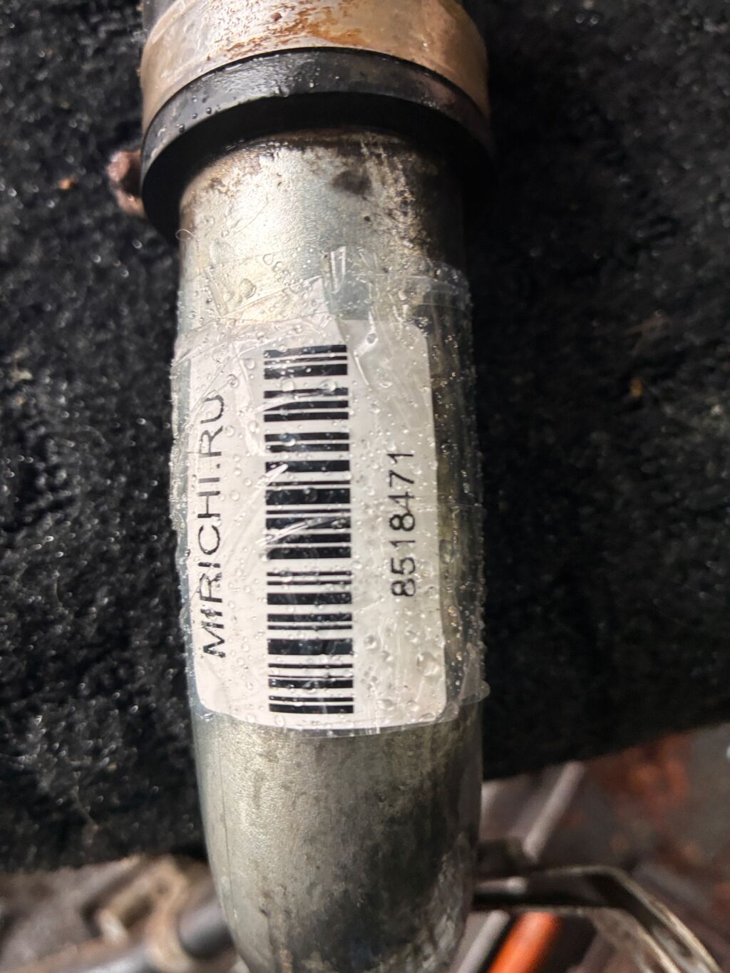 Заливная горловина топливного бака на Toyota Voxy AZR60G 1AZ-FSE 77201-28240  77201-28290
